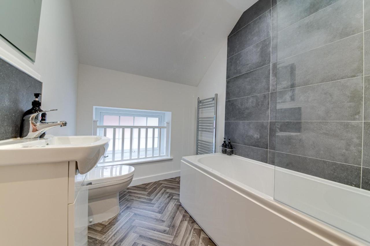 Stylish & Contemporary 2-Bed Townhouse - Parking - Wi-Fi - Netflix Worksop Exterior foto