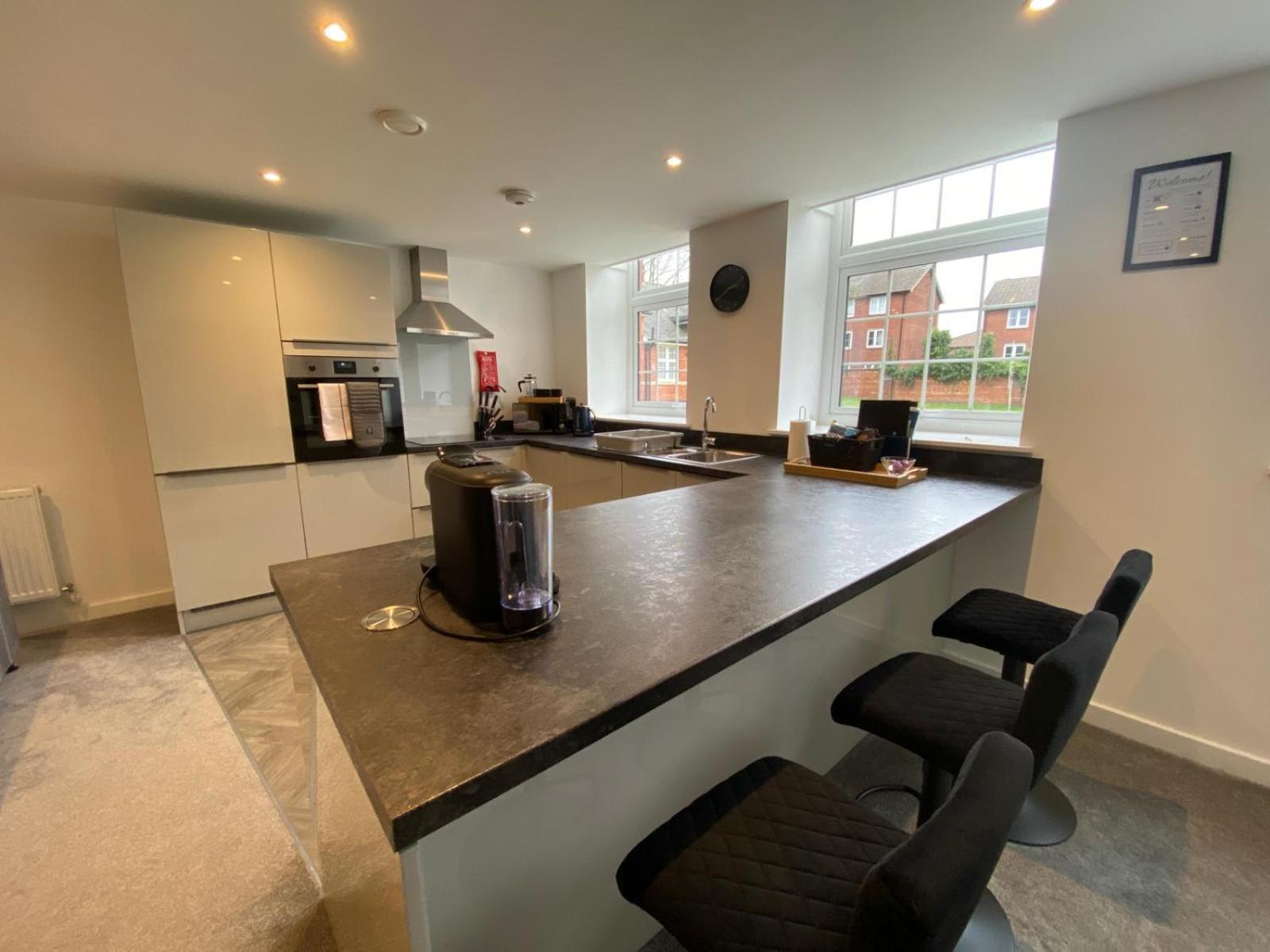 Stylish & Contemporary 2-Bed Townhouse - Parking - Wi-Fi - Netflix Worksop Exterior foto