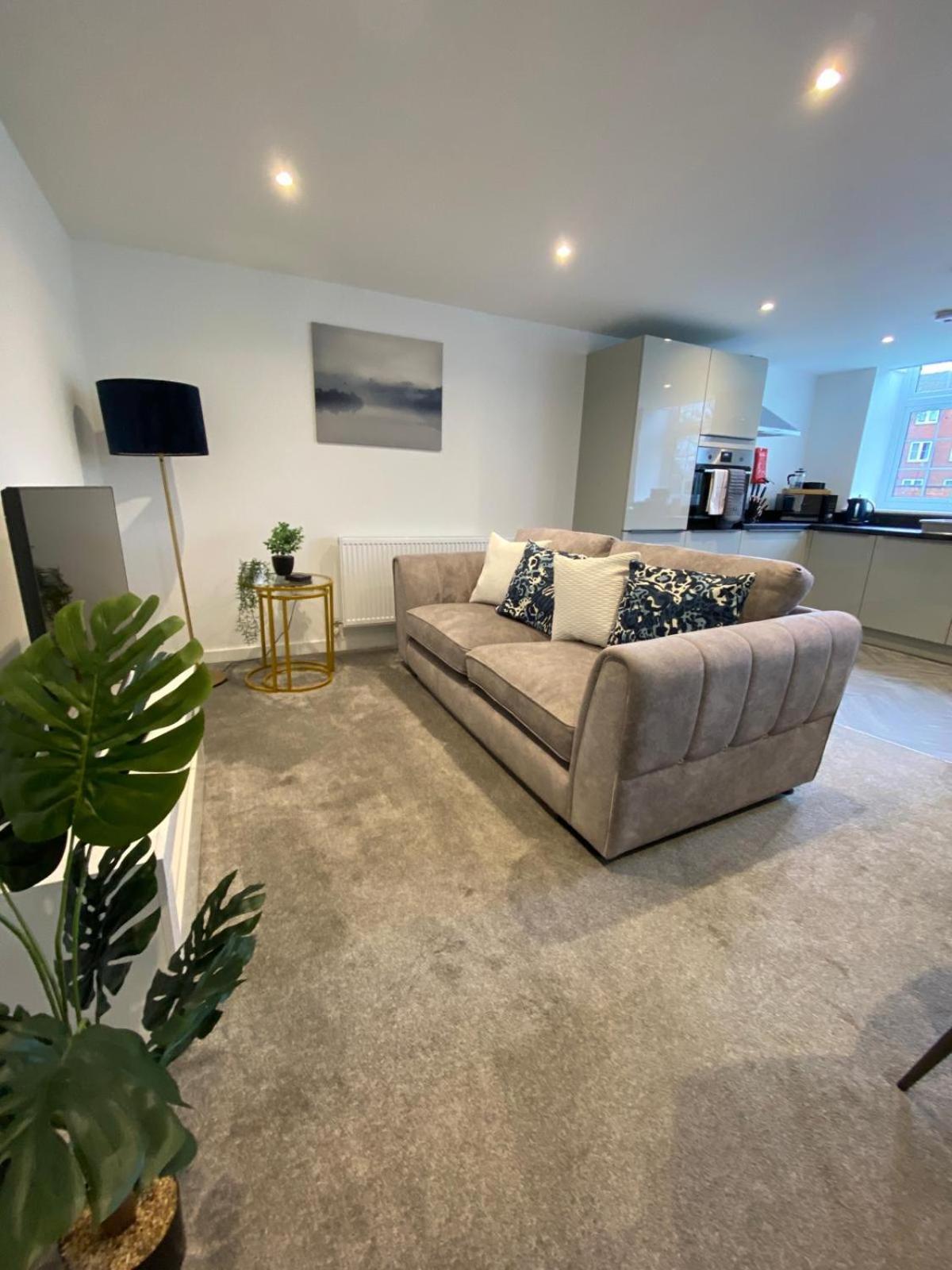 Stylish & Contemporary 2-Bed Townhouse - Parking - Wi-Fi - Netflix Worksop Exterior foto