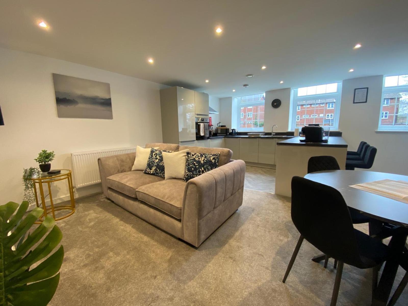 Stylish & Contemporary 2-Bed Townhouse - Parking - Wi-Fi - Netflix Worksop Exterior foto