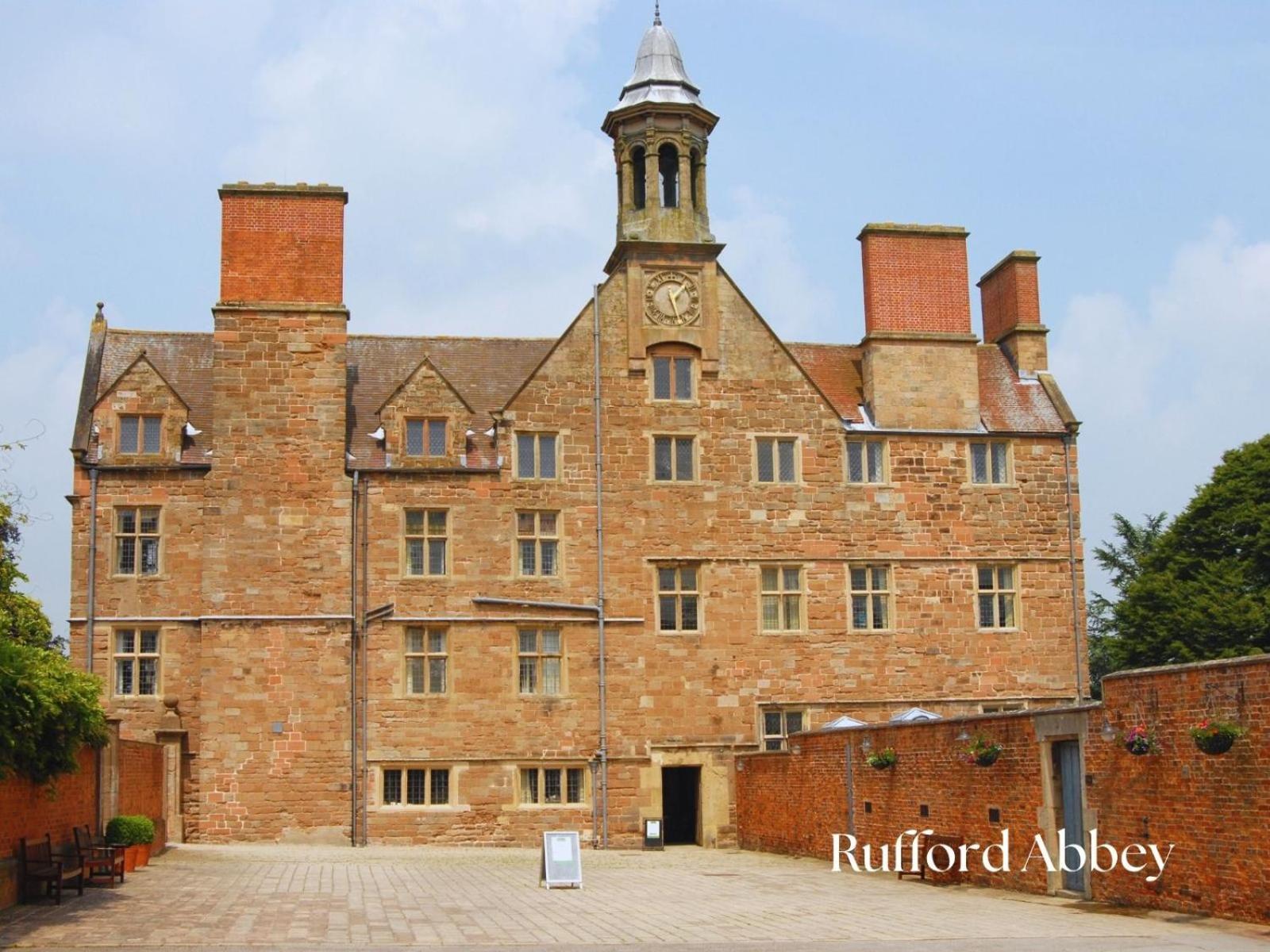 Stylish & Contemporary 2-Bed Townhouse - Parking - Wi-Fi - Netflix Worksop Exterior foto